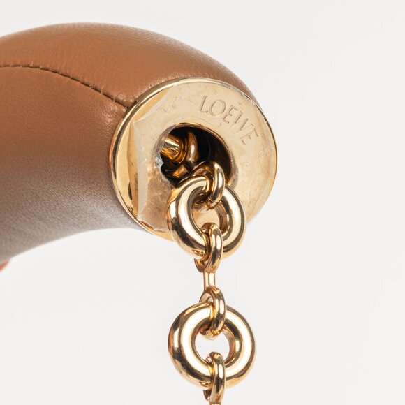 Loewe Squeeze Medium Oak Leather Shoulder Bag - Picture 9 of 16